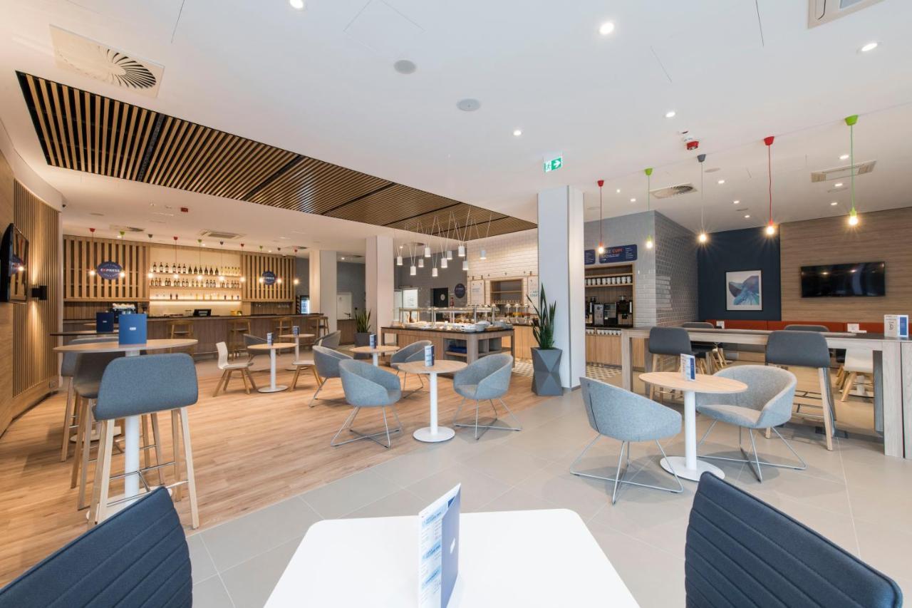 Holiday Inn Express Warsaw - Mokotow By Ihg Eksteriør bilde